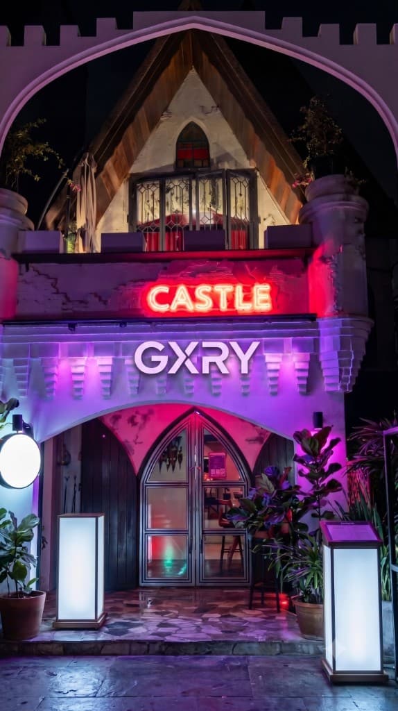 Castle Thong Lo (Headliner) card